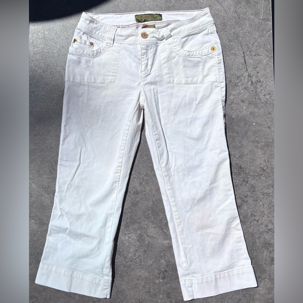 Y2K Indigo Palms / Tommy Bahama White Capris with Floral Button Detail